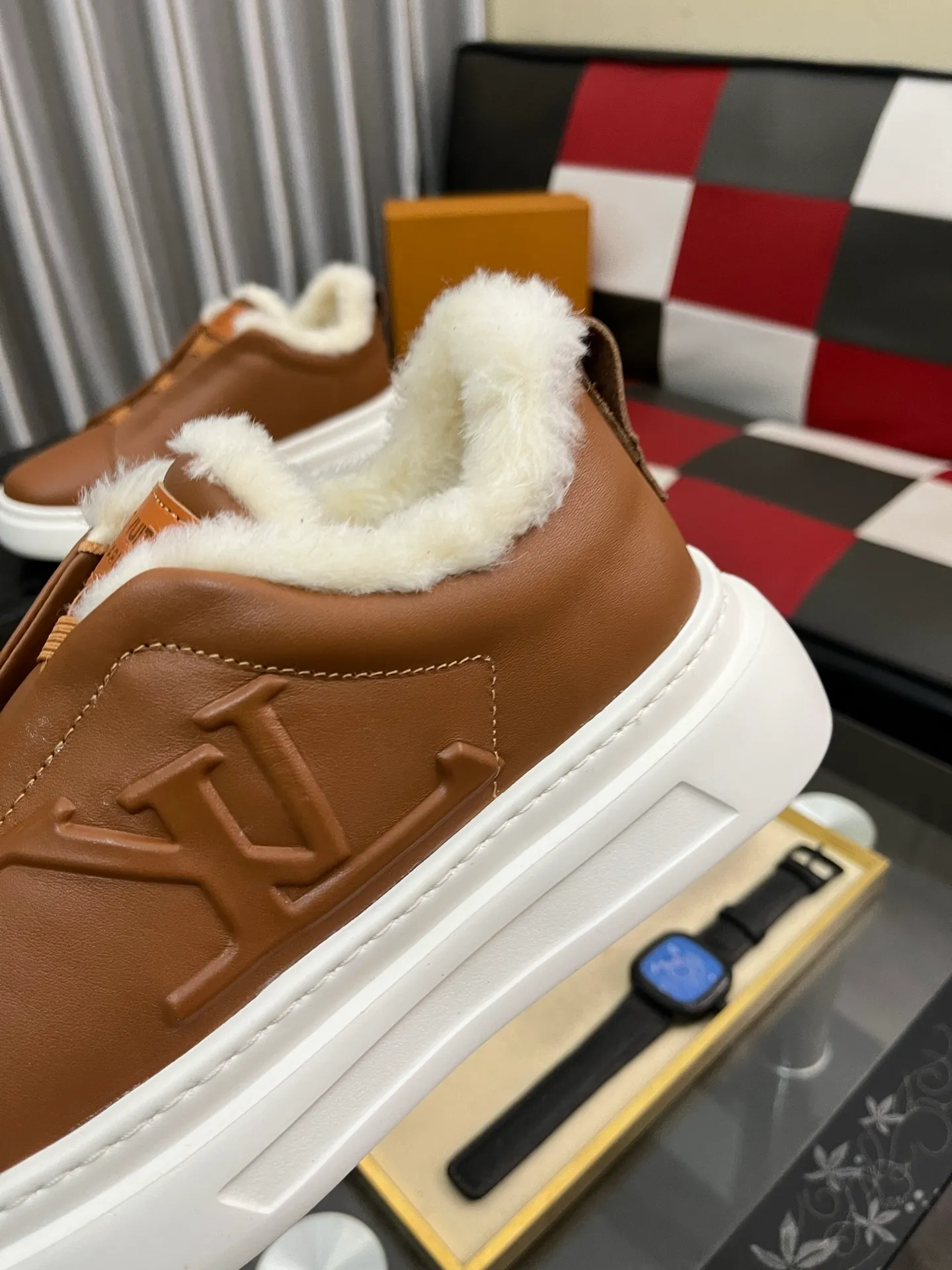Men's shoes 💰480⌚️⌚️《Louis Vuitton/LV Louis Vuitton》casual shoes are a must-have for trendy men😍😍 Original brand imported from Italy, imported original leather, cow lining (refuse to discolor and grind feet) sole: original sole provided by the original factory, French lazy style design ⚠️fitting on the feet. Original quality super comfortable original sole. Code number: 38-442️⃣Colors available